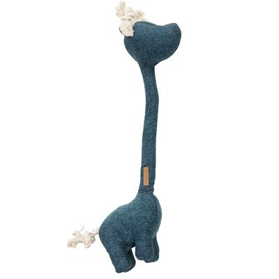 D&D Hundelegetøjs Giraf i Chenille Hundelegetøjet fra D&D HOME er et absolut must-have for enhver hund. Dette slidstærke giraflegetøj er betrukket med lækkert fløjlsstof og fyldt med polyester. George har en naturlig bomuldsrebhale og et tykt reb i halsen for ekstra leg. Takket være dets flotte design og moderne farve vil dette legetøj se godt ud i ethvert hjem. Fås også i andre stoffer og modeller. Cool fløjlsbukser til hundelegetøj Moderne farver og design Fyld 100% polyester Flot finish - ører i teddystof Med bomuldsreb-hale for ekstra leg D&D GIRAF I CHENILLE 20X52CM BLÅ