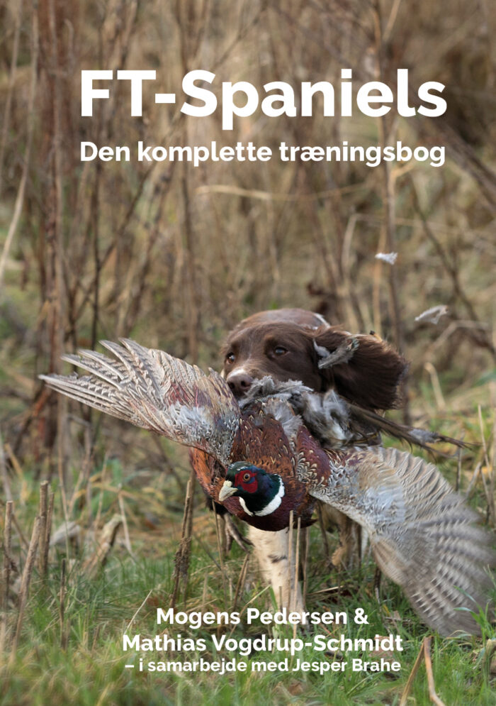 Field Trial Cocker og Springer-spaniels, eller FT-Spaniels, er fantastiske jagt- og markprøvehunde, og racen har vundet danskernes hjerter, både som familiehund og som jagthund. Der er 190.000 jægere i Danmark og en voksende interesse for at gå på jagt med hund. Netop fordi en FT-Spaniel både er en familie- og jagthund er den rette træning afgørende. En FT-Spaniel skal både kunne trives med familien, og den skal være en fremragende jagtkammerat. FT-Spaniels – Den komplette træningsbog er en komplet grundbog og et opslagsværk, der hjælper dig fra nyslået hvalpeejer til du står med en færdigtrænet jagthund, ligesom det er en guldgrube af gode råd om dagligdagen med og træningen af din FT-Spaniel. Bogen bygger på træningsprincipperne, som en af Danmarks mest kendte spaniel-trænere, Jesper Brahe, har brugt et helt liv på at udvikle. ”Efter næsten 30 år med FT-Spaniels og et liv med jagt har jeg lært, at konsekvent og korrekt træning er afgørende for, at du får den fulde glæde af din FT-Spaniel. Det har været en spændende proces at være med til at formidle mine træningsprincipper i denne bog, så enhver kan få en fantastisk jagtkammerat”. Jesper Brahe, Professionel jæger og hundetræner